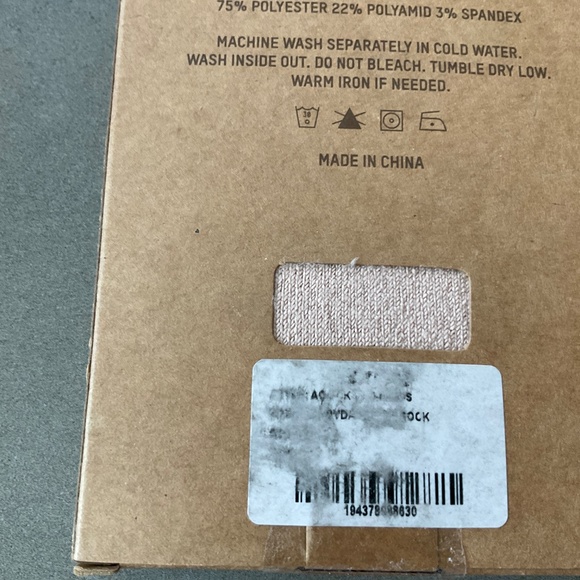 #94, NWT SKIMS EVERYDAY CREW SOCKS COLOR:ORCHRE SIZE: MEDIUM - Picture 3 of 3